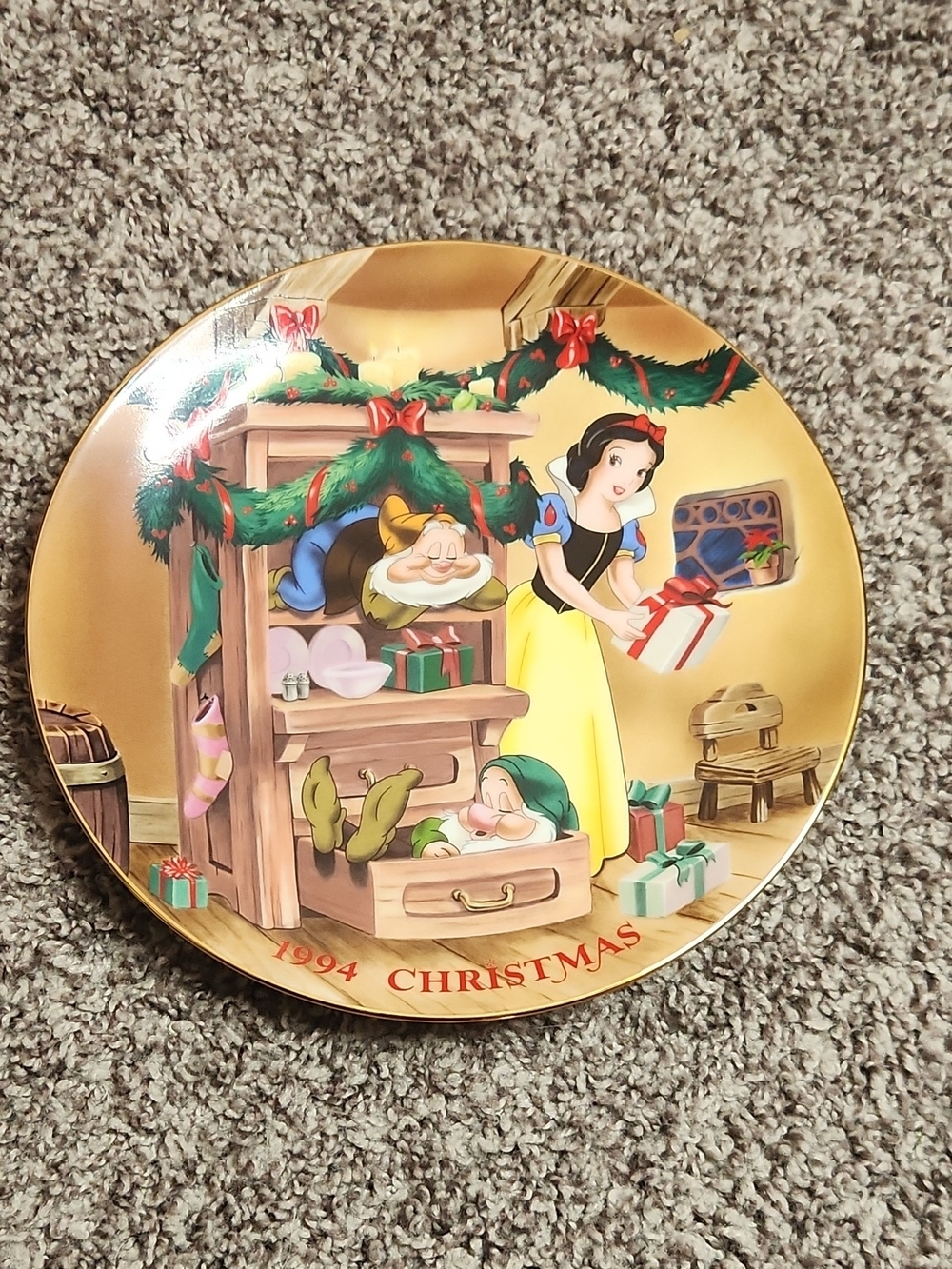 Disney Snow White 1994 Christmas Collectible Plate - Yellow
